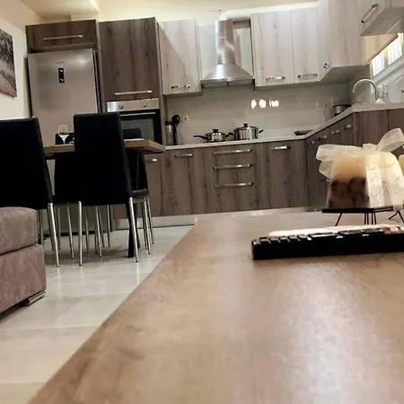 Helen's Luxury Apartment *